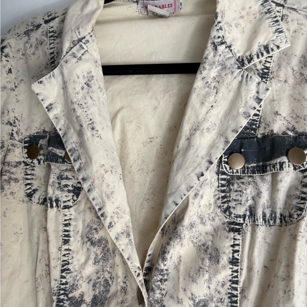 Wearables distressed looking light jacket - Picture 2 of 8